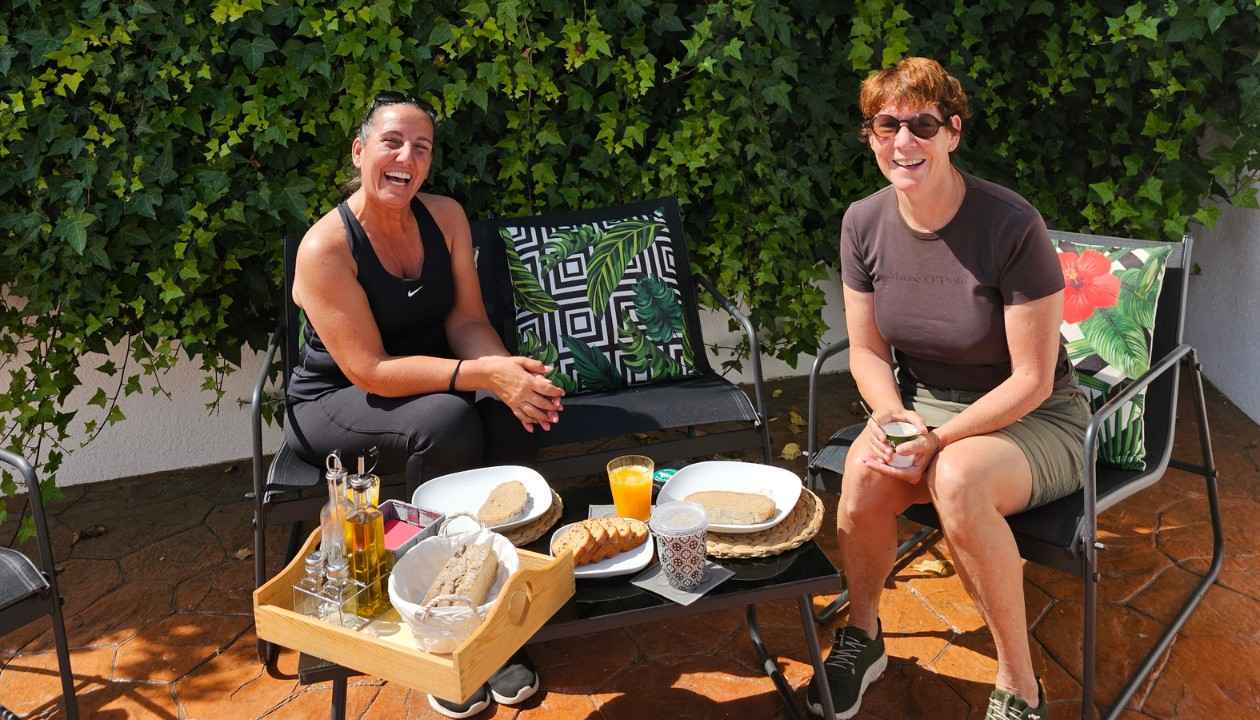 A homemade breakfast shared over easy Spanish conversation