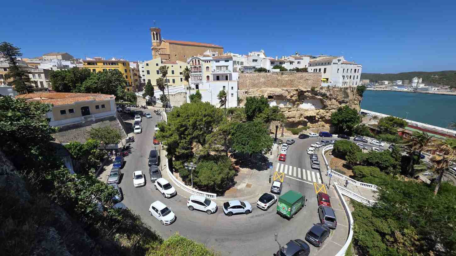 Costa de ses Voltes winding down to Maó harbour